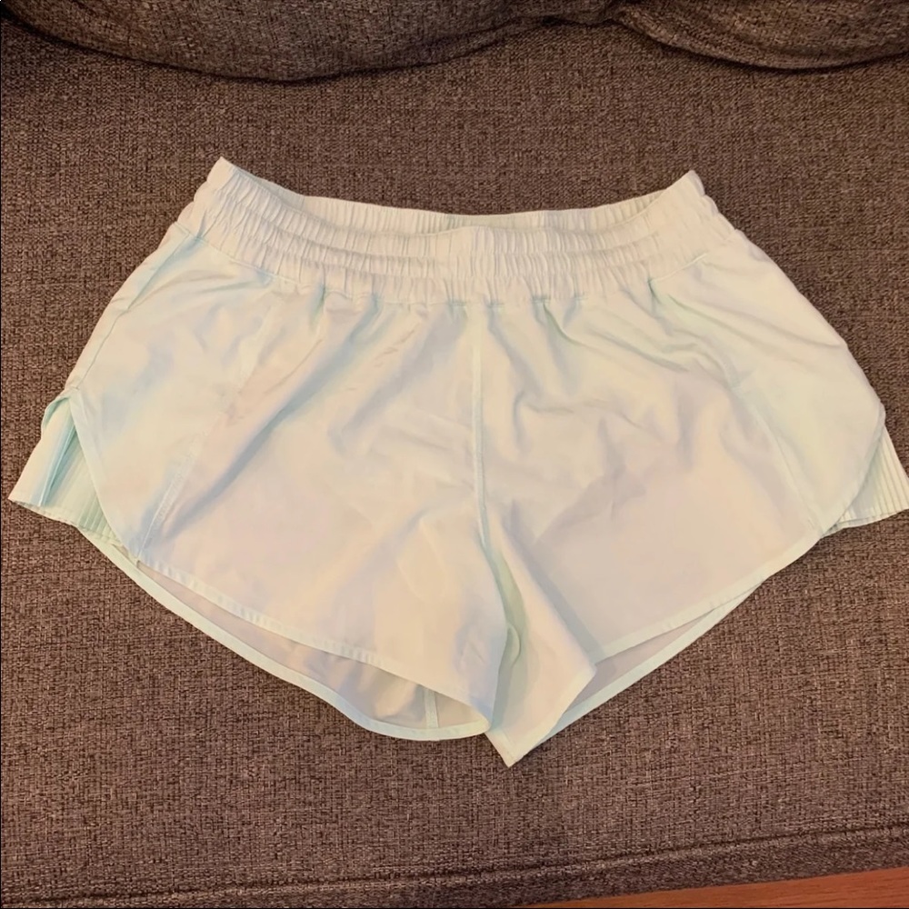 Lululemon pleat to street shorts 10